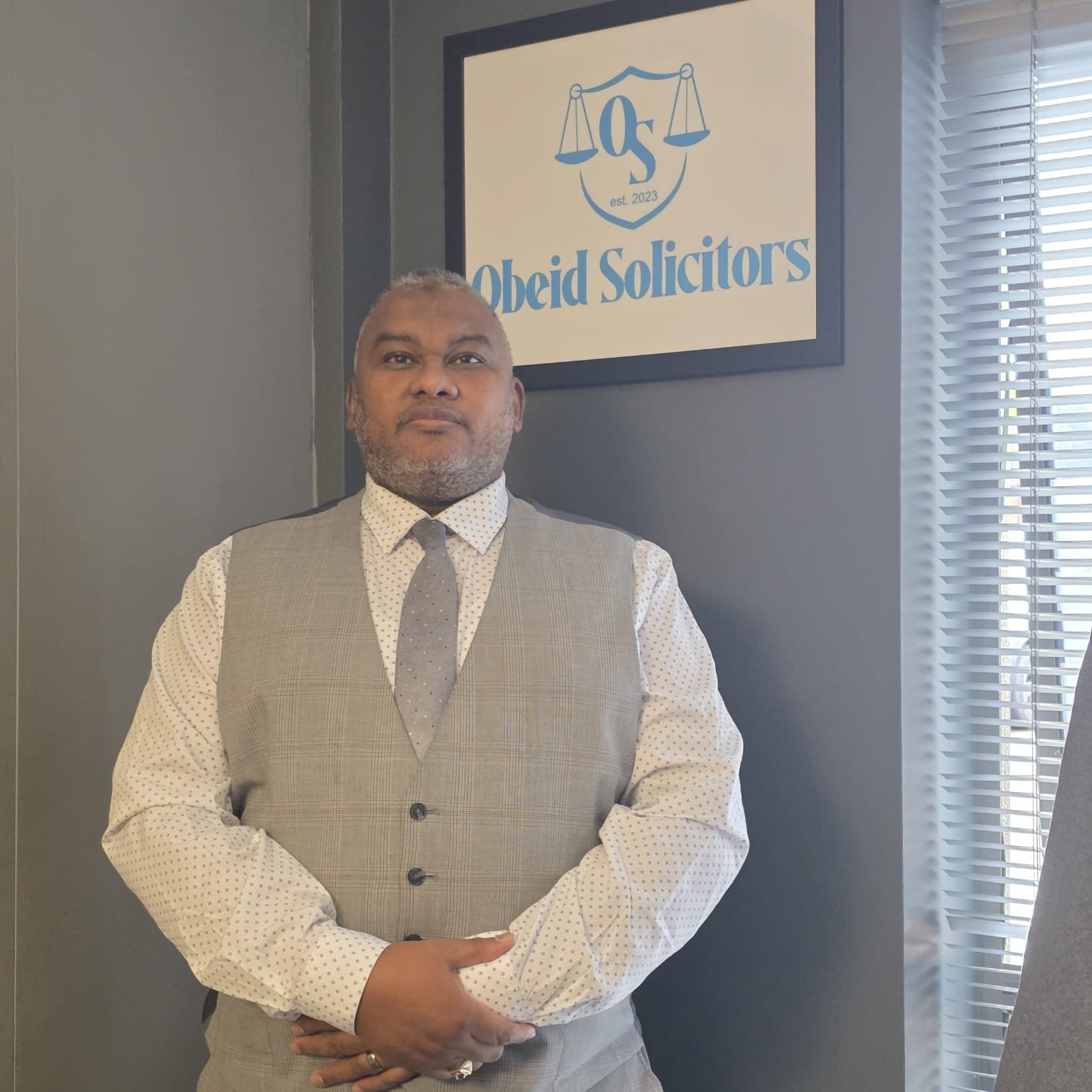 المستشار القانوني - امير عبيد